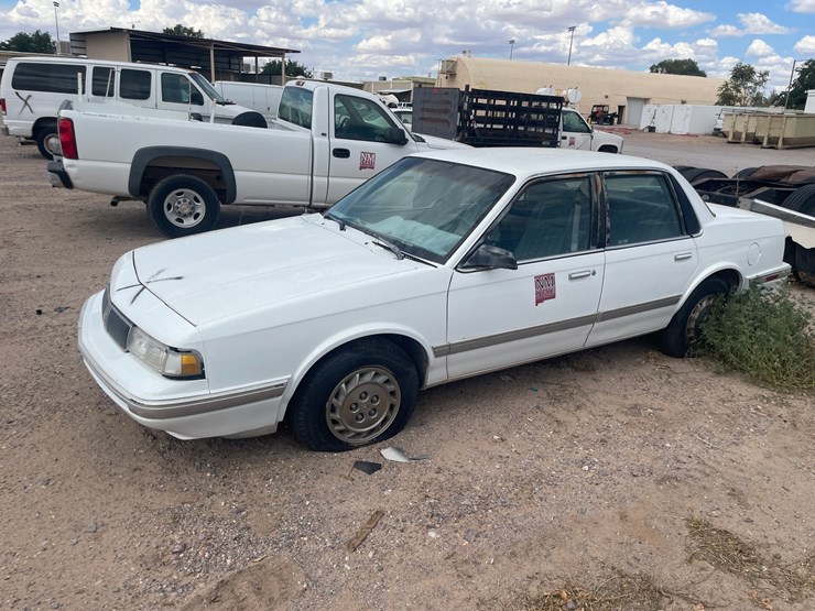 #1884-•-1994-pontiac-ciera,4-door-sedan-(has-nm-title)-(offsite-at-nmsu)-image-1