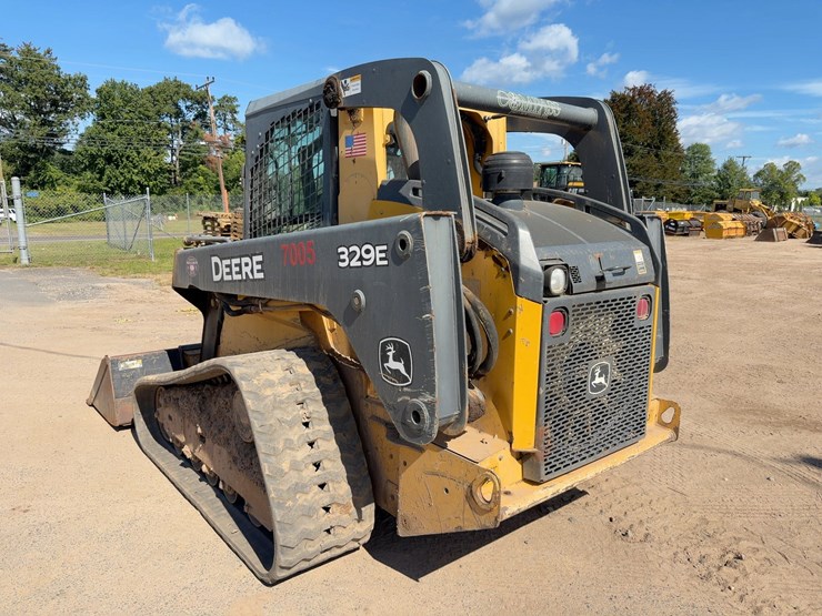 2013-deere-329e-image-3
