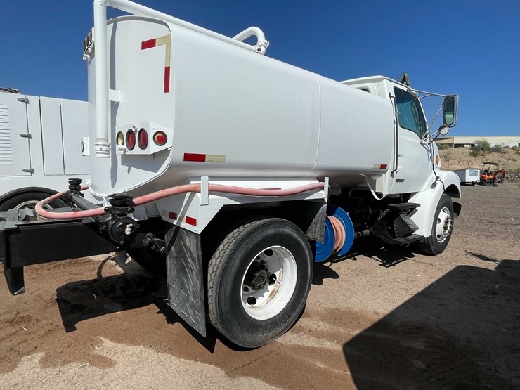 #1851-•-2000-sterling-7500-water-tank-truck-(has-nm-title)-image-9
