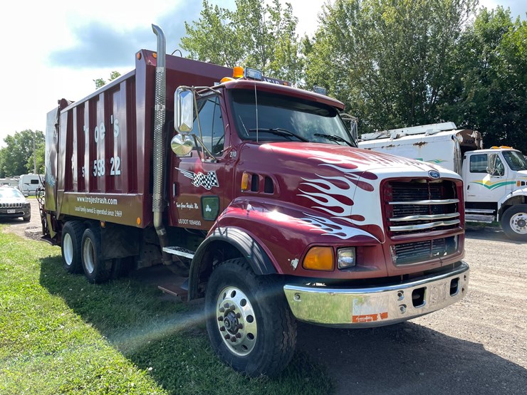 #204-•-1997-ford-4202l-garbage-truck-(has-mn-title)(clarks-grove,-mn)-image-4