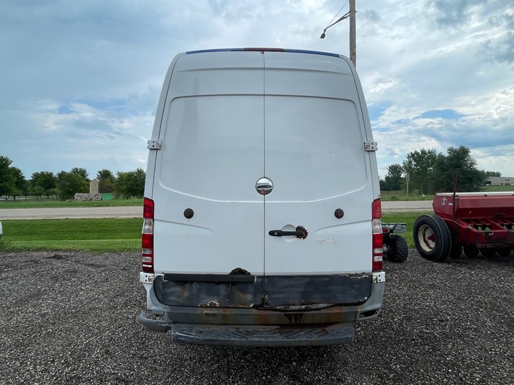#2841-•-2010-freightliner-van-(has-wi-title)-image-6