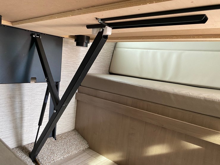 2021-ford-e350-image-31