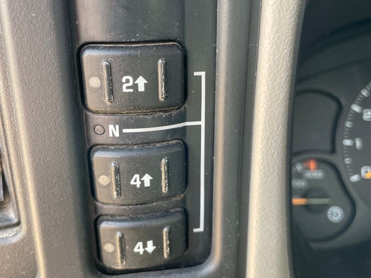 2005-gmc-3500-image-35
