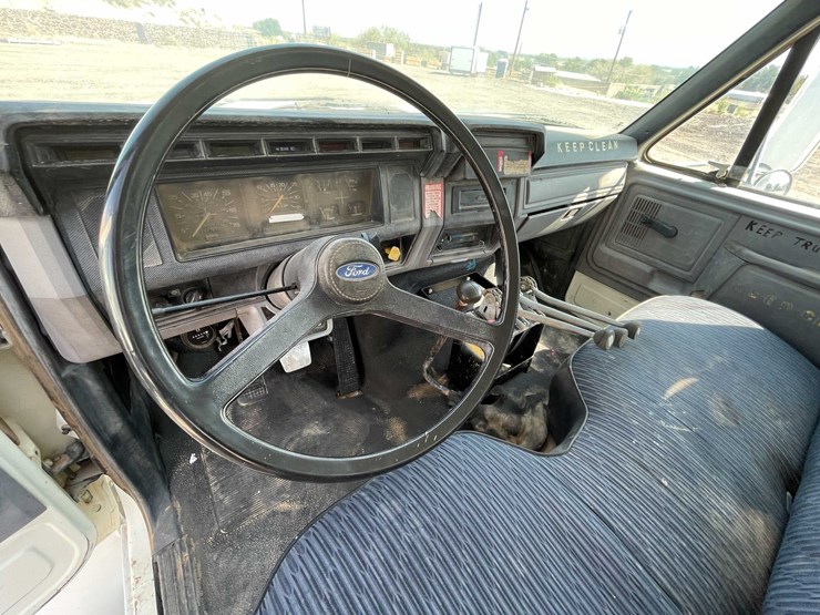 1997-ford-f800-image-32