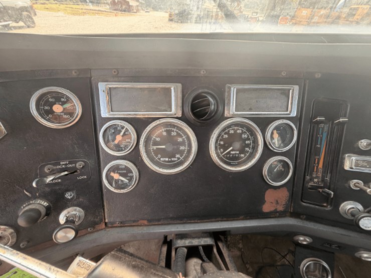 1996-ford-l8000-image-13
