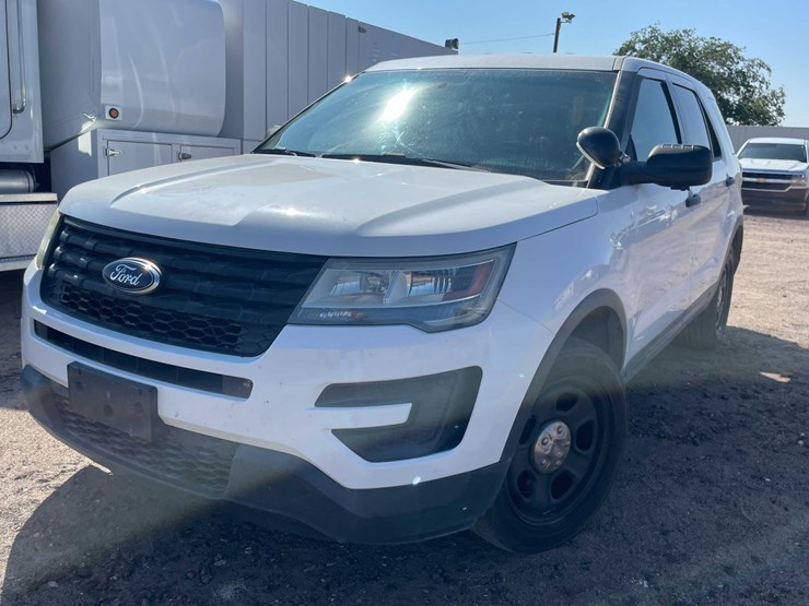 2017-ford-explorer-image-47