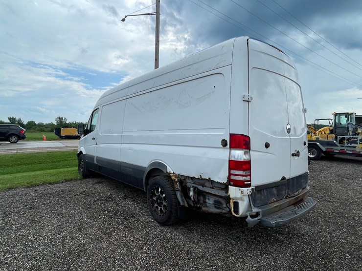 #2841-•-2010-freightliner-van-(has-wi-title)-image-7
