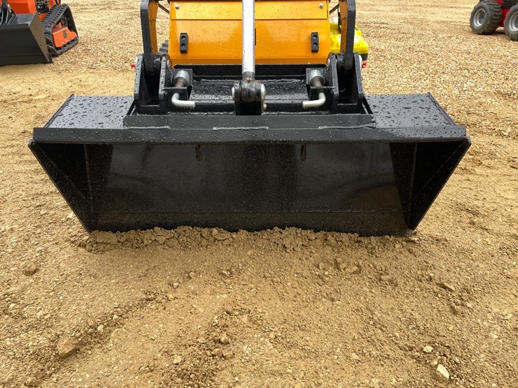 #1261-•-mms-skid-steer-loader-image-9