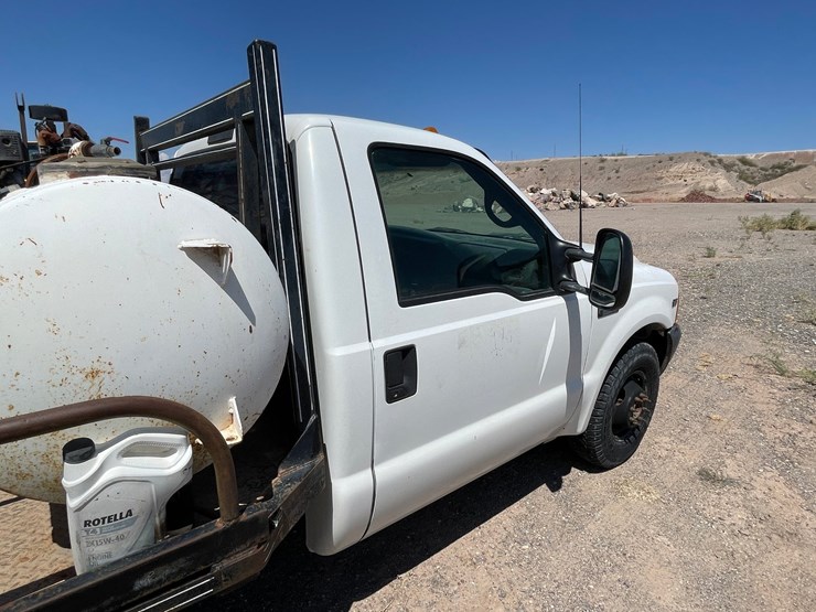 2001-ford-f350-image-30