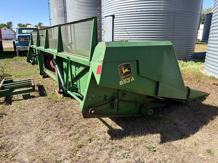 john-deere--835a-header-image-5