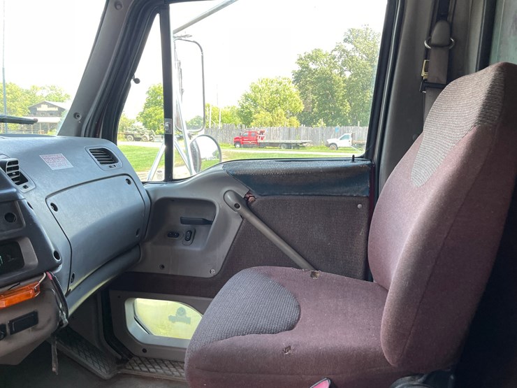 #204-•-1997-ford-4202l-garbage-truck-(has-mn-title)(clarks-grove,-mn)-image-46