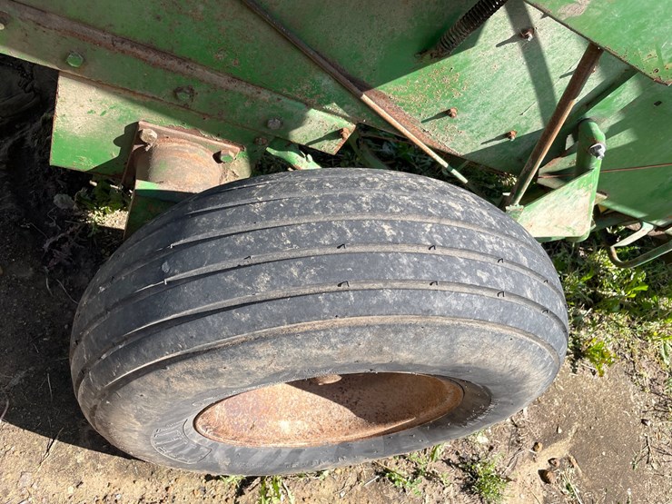 john-deere-336-image-31