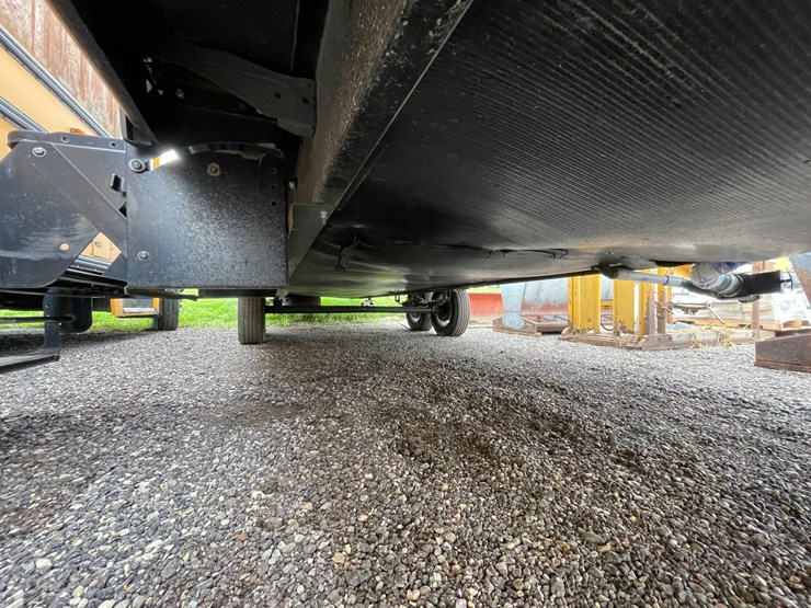 #2956-•-2017-venture-sporttrek-327-camper-(has-wi-title)-image-14