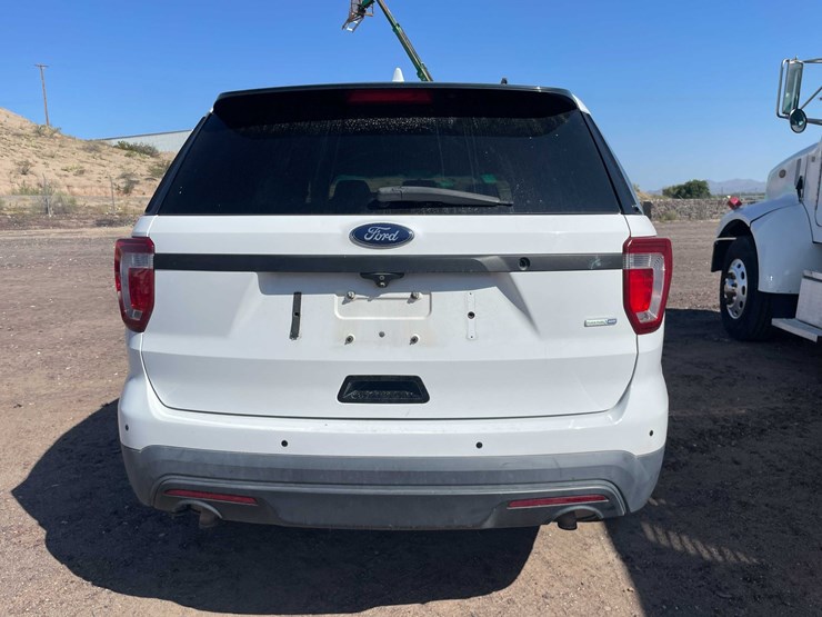 2017-ford-explorer-image-78