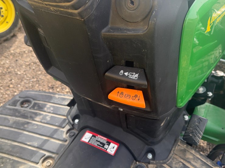 john-deere-1025-image-14