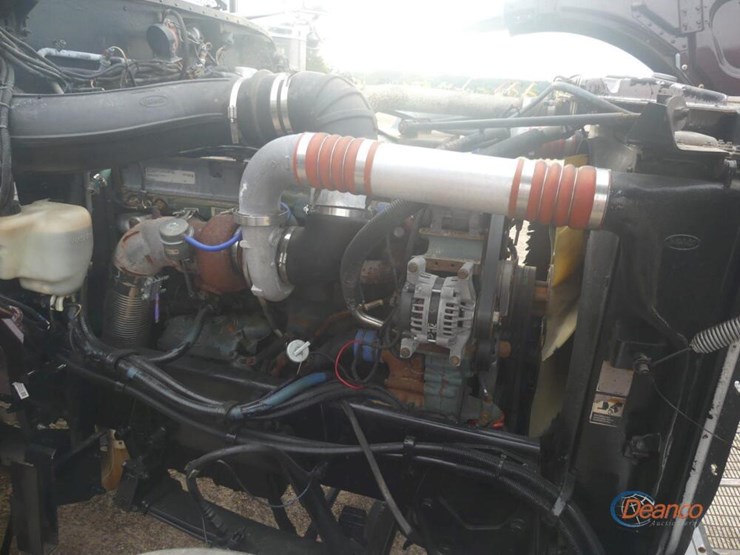 2001-peterbilt-379-image-10