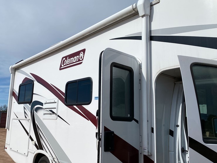 2021-ford-e350-image-21