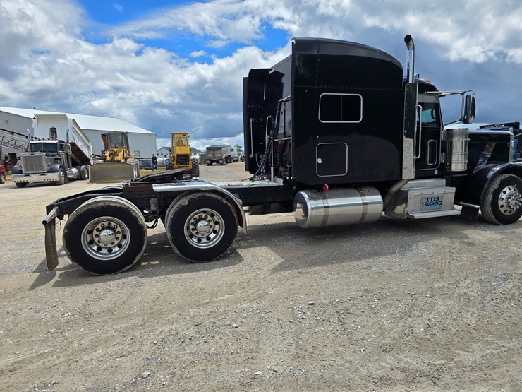 2014-peterbilt-389-image-21