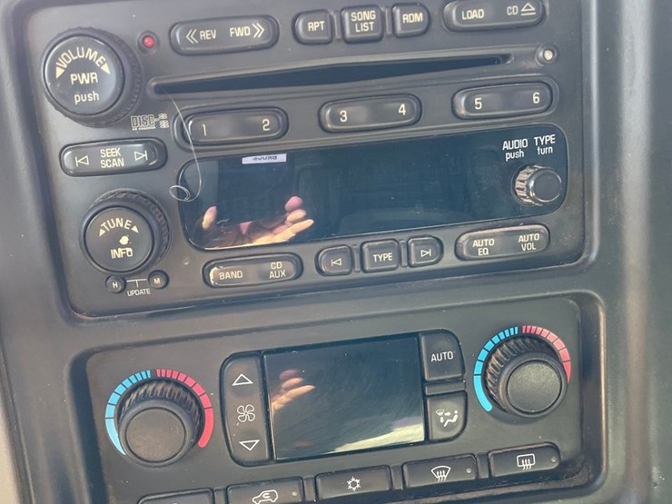2005-gmc-3500-image-38