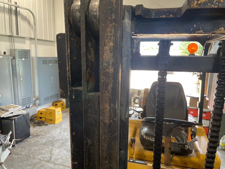 #133-•-cat-pneumatic-forklift-(shawano,-wi)-image-42