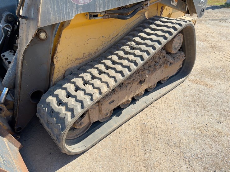 2013-deere-329e-image-16