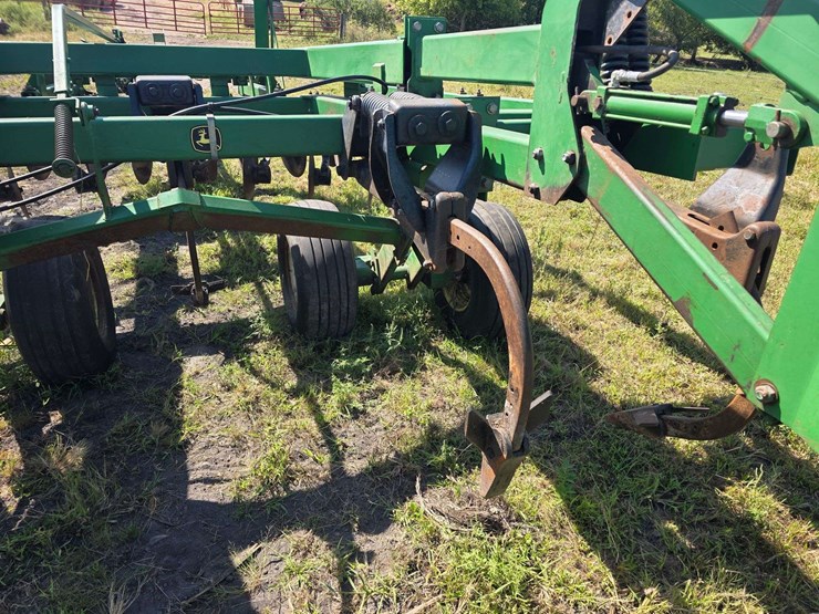 john-deere-2700-image-29
