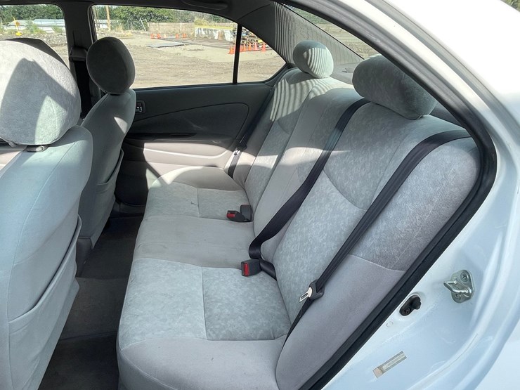 #1853-•-2002-toyota-prius-(title-in-delay)-image-23