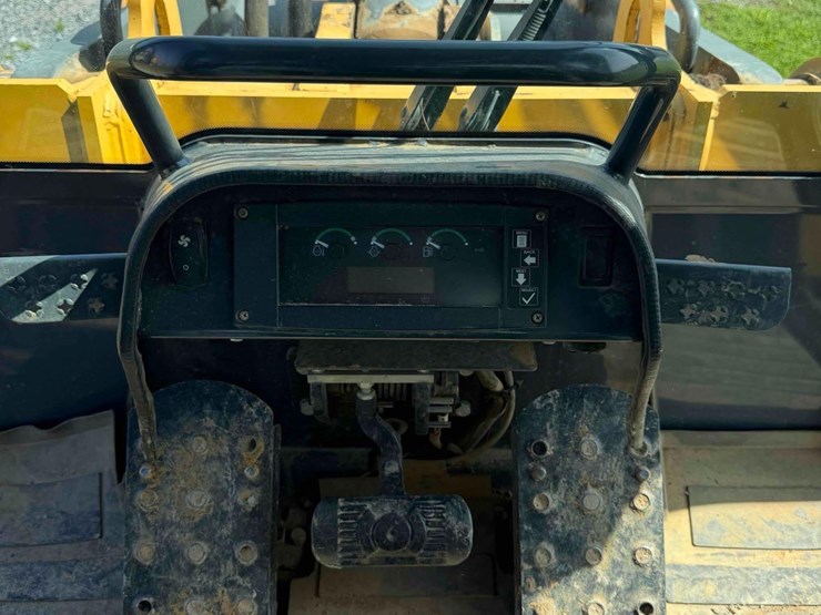 2014-deere-655k-image-25