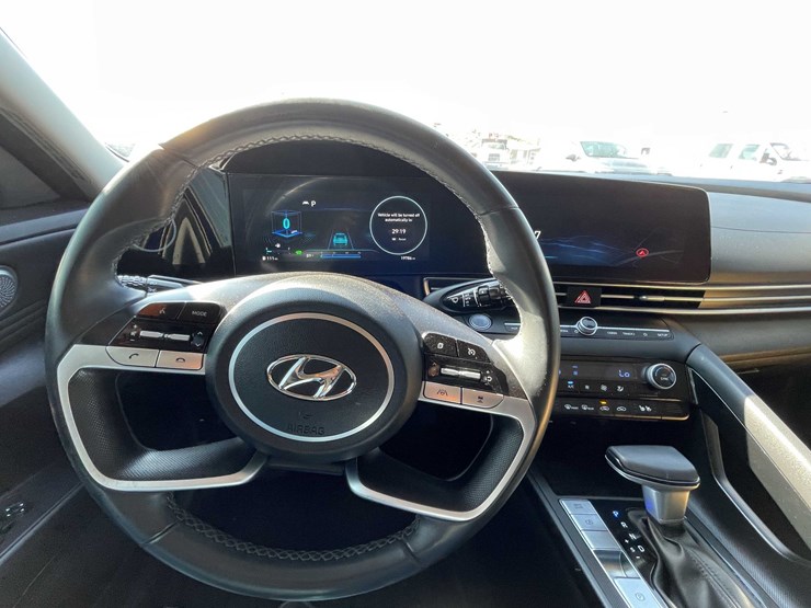 #1859-•-2023-hyundai-elantra-(has-nm-title)-image-33