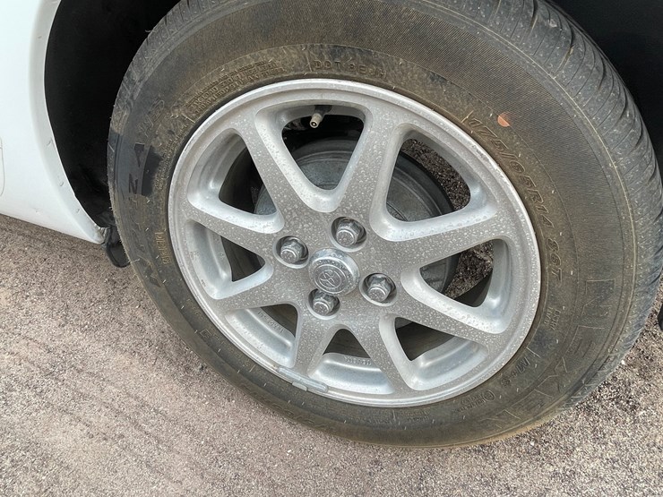 #1853-•-2002-toyota-prius-(title-in-delay)-image-14