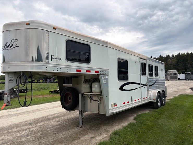 #708-•-2007-cherokee-3-horse-slant-gooseneck-trailer-(has-wi-title)(helenville,-wi)-image-1