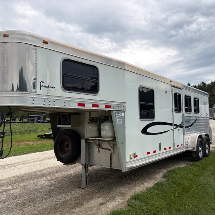 #708 • 2007 Cherokee 3 Horse Slant Gooseneck Trailer (Has WI Title)(Helenville,WI)