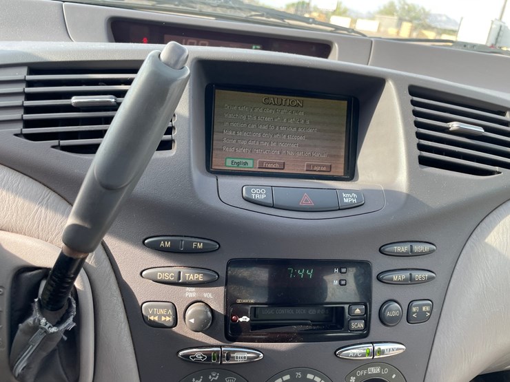 #1853-•-2002-toyota-prius-(title-in-delay)-image-39