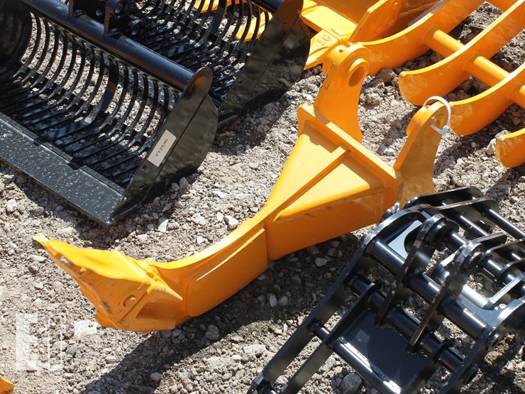 caterpillar-305-image-1