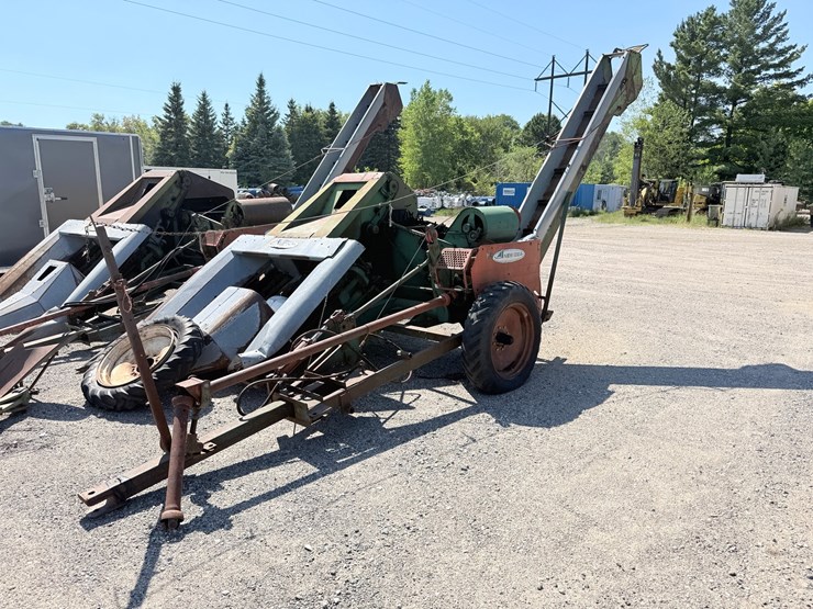 #620-•-new-idea-corn-picker-(rogers,-mn)-image-1