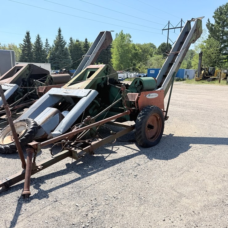 #620 • New Idea Corn Picker (Rogers, MN)