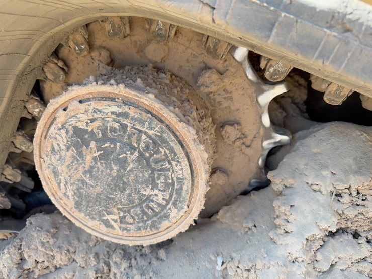 2013-deere-329e-image-12