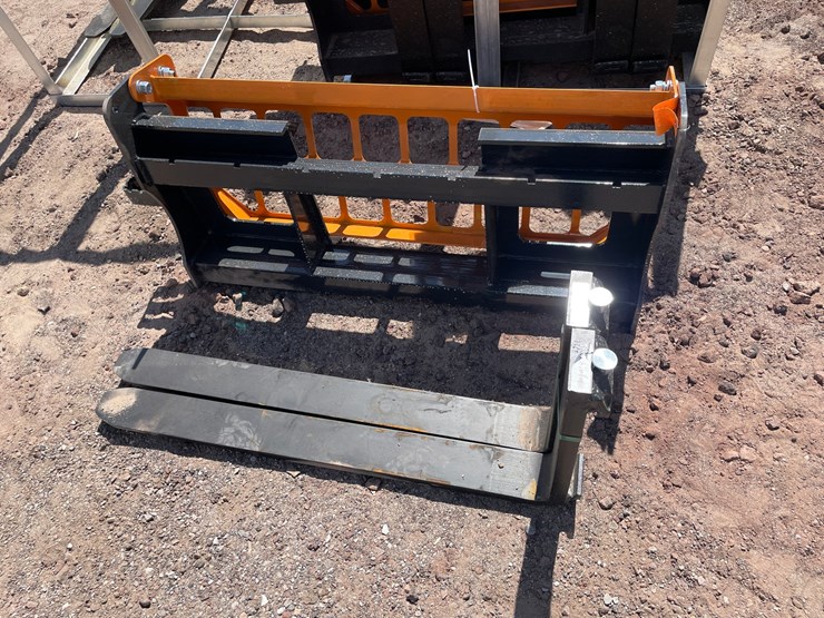 #2420-•-unused-2026-landhonor-pallet-fork-attachment-image-1
