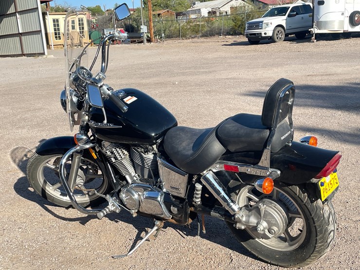 #1863-•-2006-honda-vt1100-(has-nm-title)-image-9