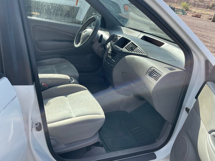 #1853-•-2002-toyota-prius-(title-in-delay)-image-69
