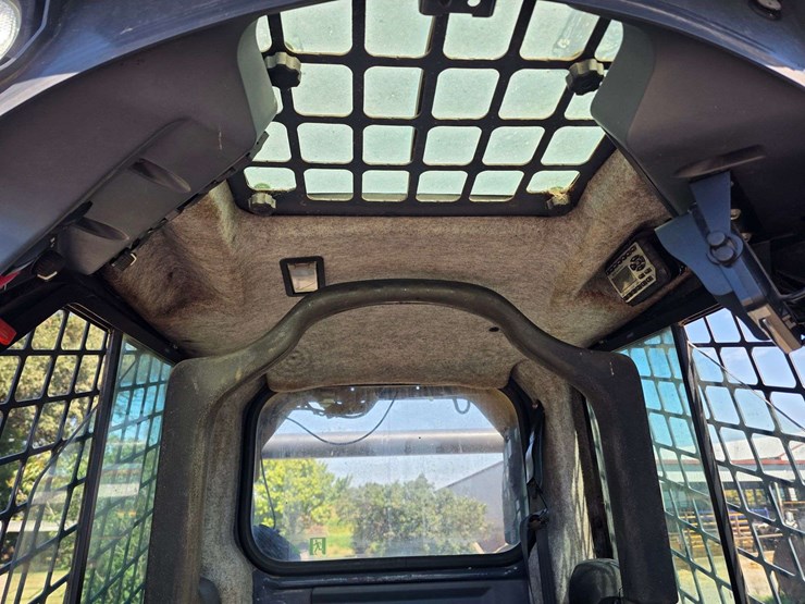 2016-deere-332d-image-39