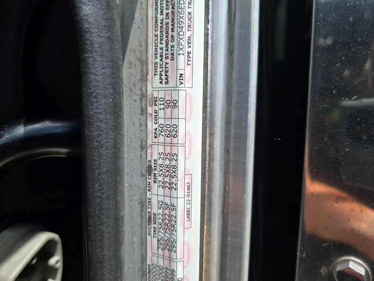 2014-peterbilt-389-image-55