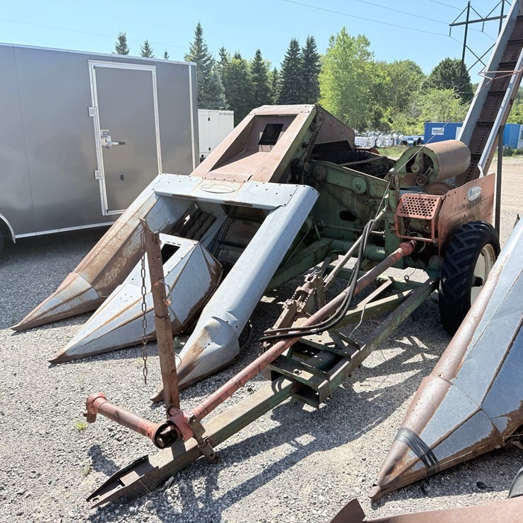 #621 • New Idea Corn Picker (Rogers, MN)