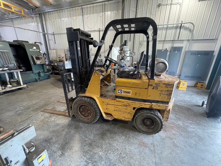 #133-•-cat-pneumatic-forklift-(shawano,-wi)-image-8