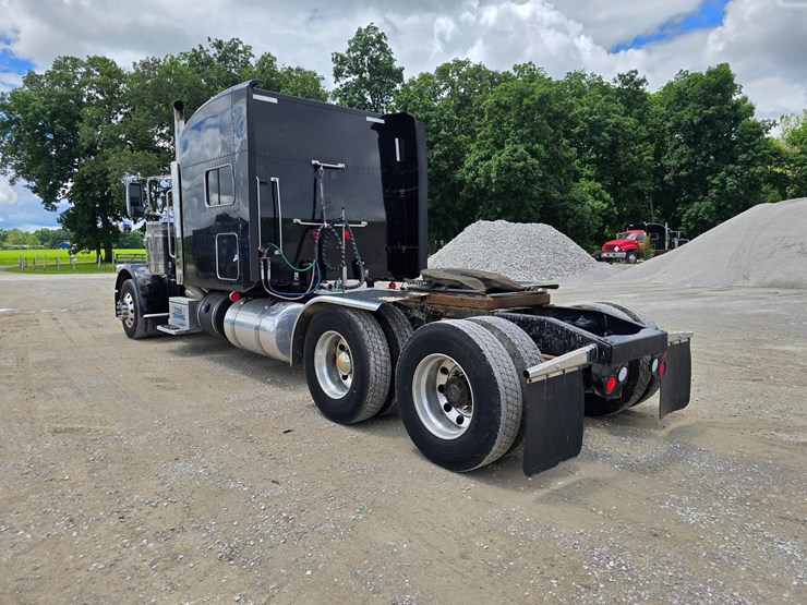 2014-peterbilt-389-image-12