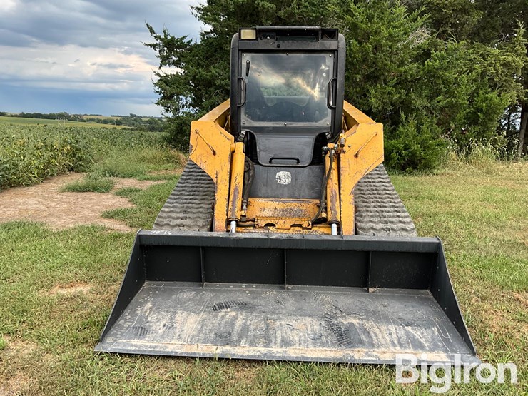 2007-deere-ct332-image-2