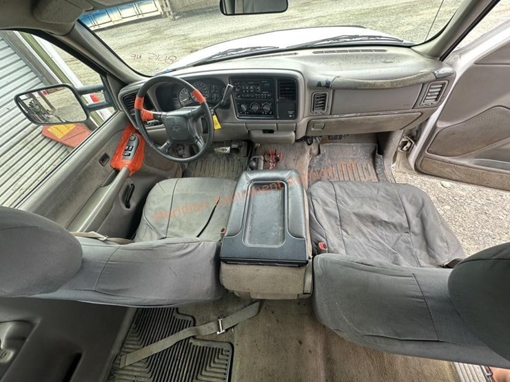 2000-chevrolet-k2500-image-15