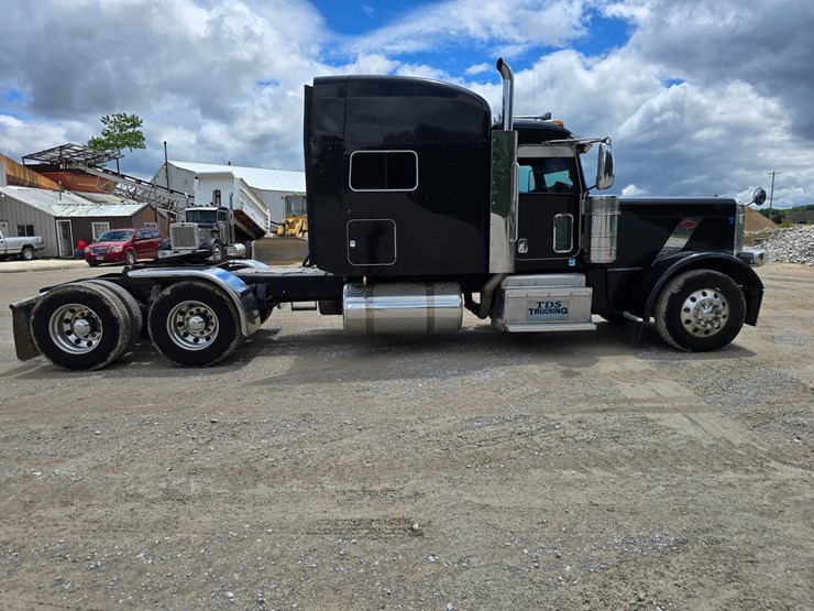 2014-peterbilt-389-image-23
