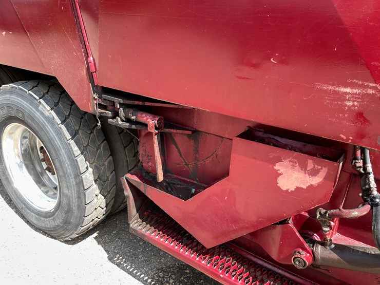 #204-•-1997-ford-4202l-garbage-truck-(has-mn-title)(clarks-grove,-mn)-image-16