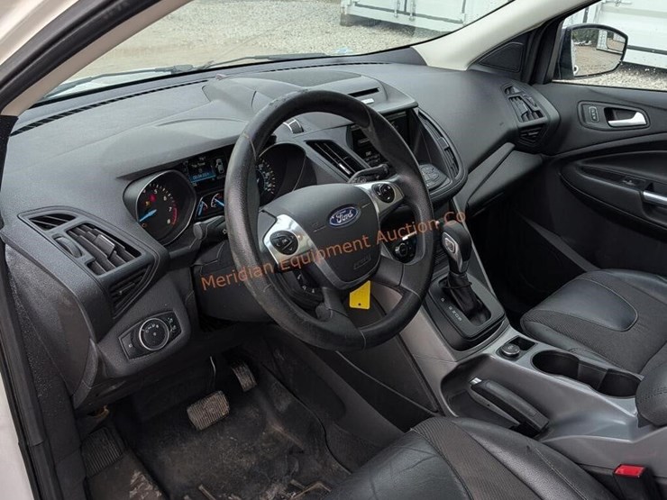 2015-ford-escape-se-image-11